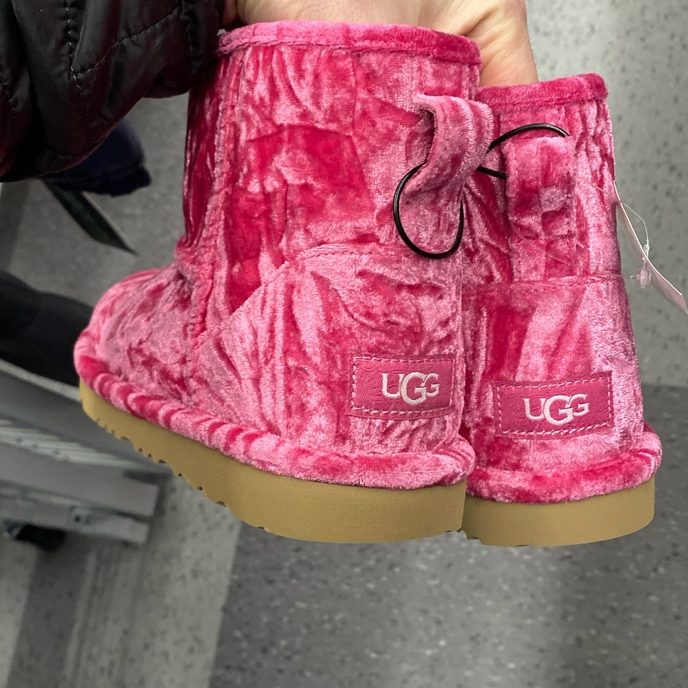 Pink girls uggs